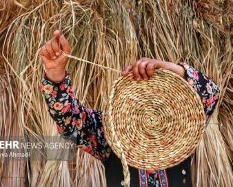 صادرات گسترده محصولات حصیربافی شهرستان آبدانان به کشور عمان در حال انجام است